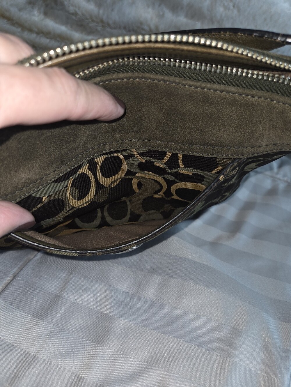 Coach Chelsea Optic Signature Bag - Picture 10 of 13